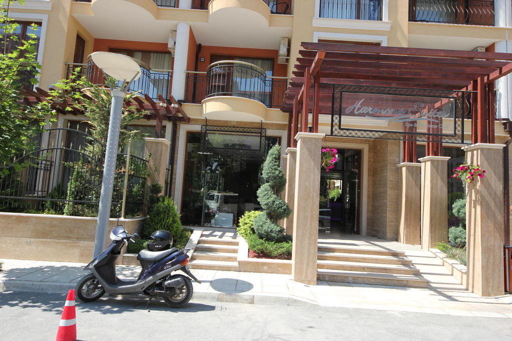 Menada Harmony Suites Apartment Pantai Sunny Bagian luar foto